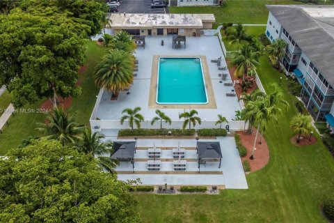 Copropriété à vendre à Hollywood, Floride: 2 chambres, 92.16 m2 № 1271047 - photo 28