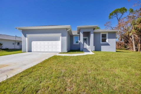 House in Port Charlotte, Florida 4 bedrooms, 176.61 sq.m. № 1420618 - photo 6