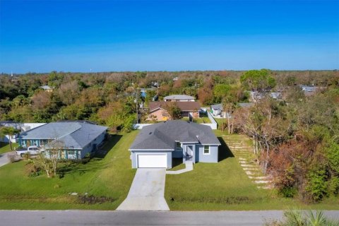 House in Port Charlotte, Florida 4 bedrooms, 176.61 sq.m. № 1420618 - photo 2