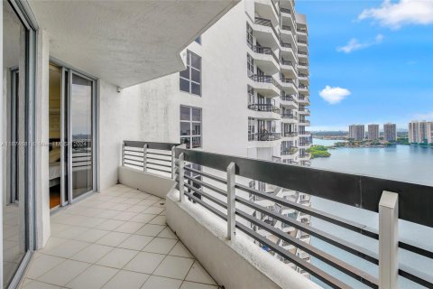 Copropriété à vendre à Aventura, Floride: 2 chambres, 109.72 m2 № 1401548 - photo 17