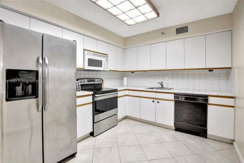 Condo in Aventura, Florida, 2 bedrooms  № 1401548 - photo 15