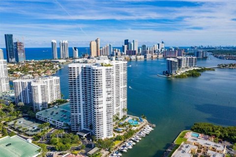 Condo in Aventura, Florida, 2 bedrooms  № 1401548 - photo 2