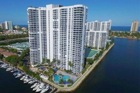 Condo in Aventura, Florida, 2 bedrooms  № 1401548 - photo 3