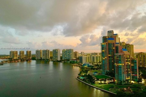 Condominio en venta en Aventura, Florida, 2 dormitorios, 109.72 m2 № 1401548 - foto 4