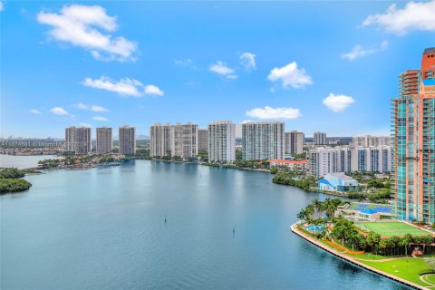 Condo in Aventura, Florida, 2 bedrooms  № 1401548 - photo 19