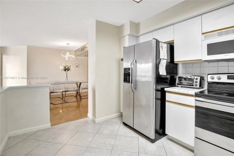 Condominio en venta en Aventura, Florida, 2 dormitorios, 109.72 m2 № 1401548 - foto 16