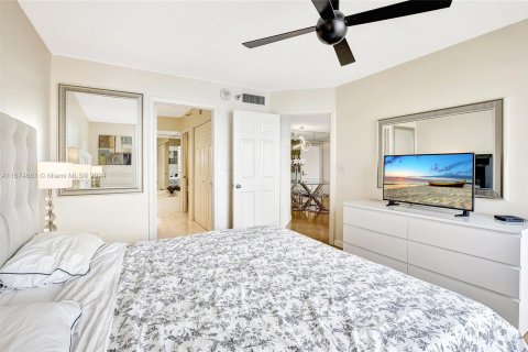 Condo in Aventura, Florida, 2 bedrooms  № 1401548 - photo 25