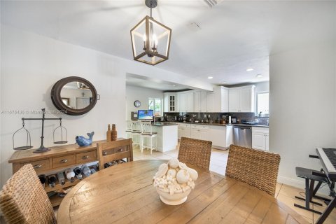 Villa ou maison à vendre à Miami, Floride: 4 chambres, 164.62 m2 № 1401586 - photo 6