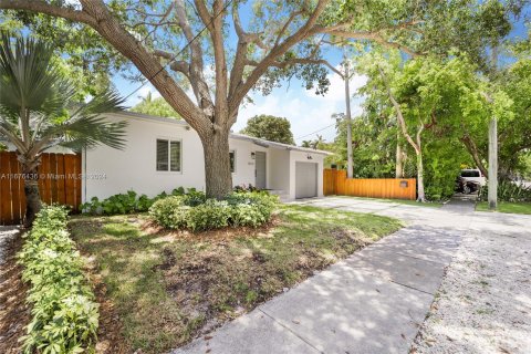 Villa ou maison à vendre à Miami, Floride: 4 chambres, 164.62 m2 № 1401586 - photo 2