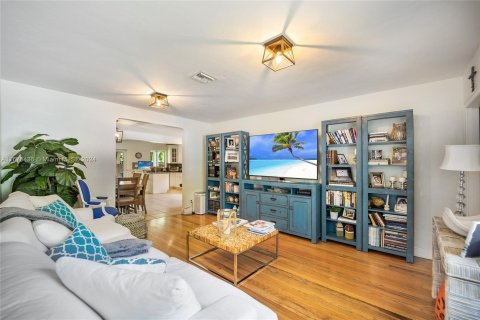 Villa ou maison à vendre à Miami, Floride: 4 chambres, 164.62 m2 № 1401586 - photo 4