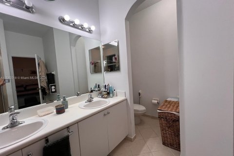 Touwnhouse à vendre à Miami, Floride: 3 chambres, 155.15 m2 № 1047408 - photo 11