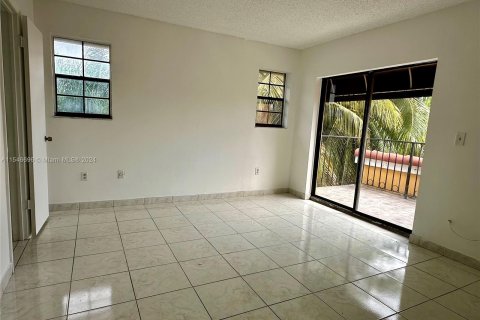 Townhouse in Hialeah, Florida 3 bedrooms, 118.82 sq.m. № 1050946 - photo 12