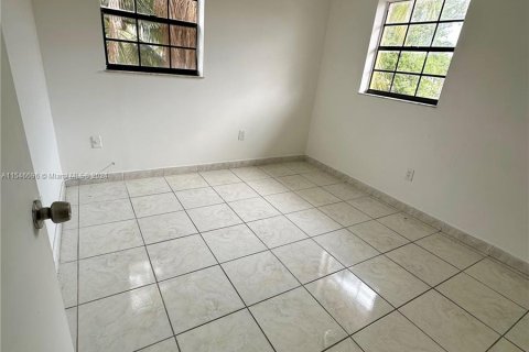 Townhouse in Hialeah, Florida 3 bedrooms, 118.82 sq.m. № 1050946 - photo 8