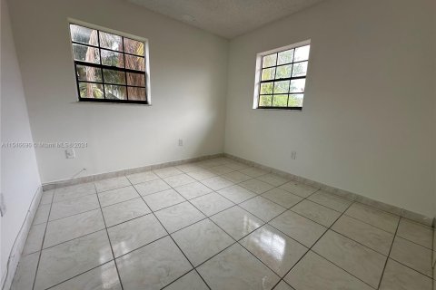 Touwnhouse à vendre à Hialeah, Floride: 3 chambres, 118.82 m2 № 1050946 - photo 10