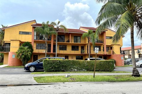 Touwnhouse à vendre à Hialeah, Floride: 3 chambres, 118.82 m2 № 1050946 - photo 1