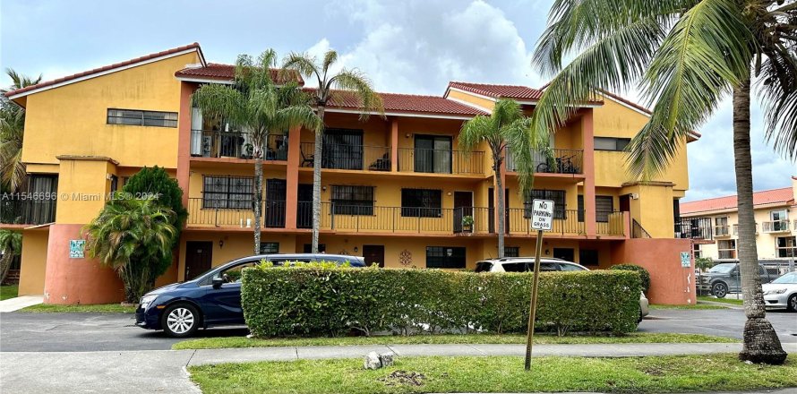 Townhouse in Hialeah, Florida 3 bedrooms, 118.82 sq.m. № 1050946