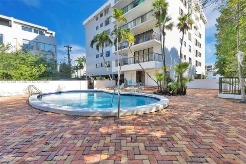 Condominio en venta en Bay Harbor Islands, Florida, 2 dormitorios, 148.64 m2 № 1033357 - foto 26
