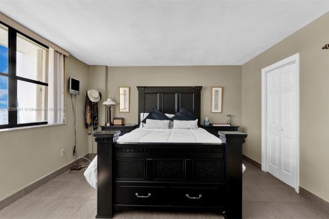 Condominio en venta en Bay Harbor Islands, Florida, 2 dormitorios, 148.64 m2 № 1033357 - foto 9