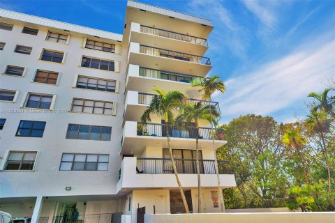 Condominio en venta en Bay Harbor Islands, Florida, 2 dormitorios, 148.64 m2 № 1033357 - foto 25