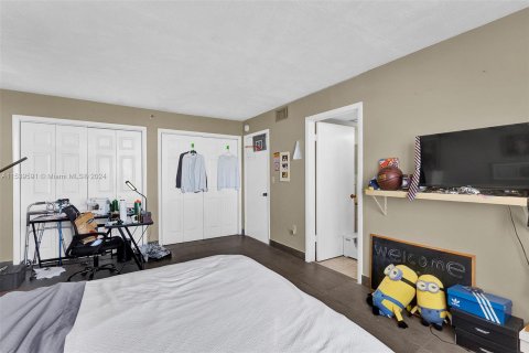 Condominio en venta en Bay Harbor Islands, Florida, 2 dormitorios, 148.64 m2 № 1033357 - foto 15