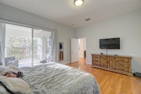 Casa en venta en Cutler Bay, Florida, 4 dormitorios, 191.1 m2 № 1033239 - foto 18
