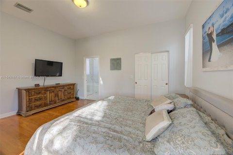 Casa en venta en Cutler Bay, Florida, 4 dormitorios, 191.1 m2 № 1033239 - foto 19