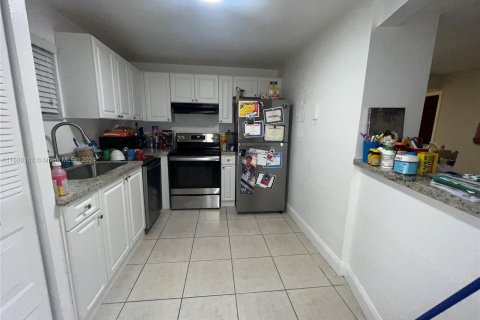 Condo in Sunrise, Florida, 3 bedrooms  № 1209980 - photo 13