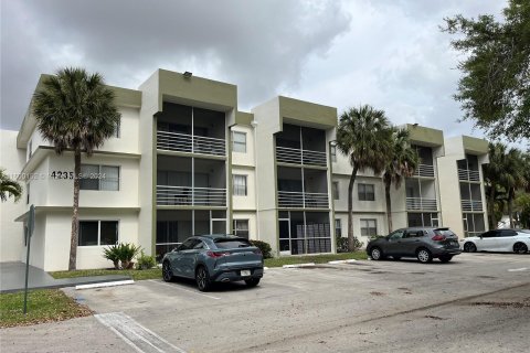 Copropriété à vendre à Sunrise, Floride: 3 chambres, 116.31 m2 № 1209980 - photo 1