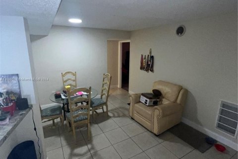 Condo in Sunrise, Florida, 3 bedrooms  № 1209980 - photo 15