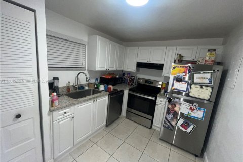 Condo in Sunrise, Florida, 3 bedrooms  № 1209980 - photo 14