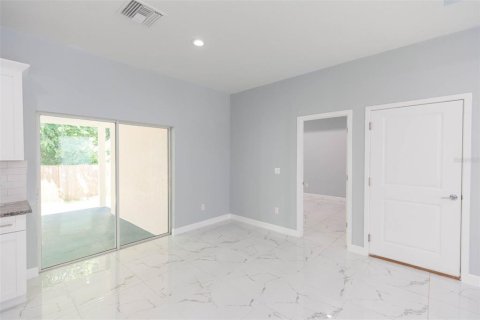 Casa en venta en Tampa, Florida, 3 dormitorios, 131.46 m2 № 1378416 - foto 9