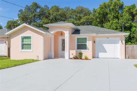 House in Tampa, Florida 3 bedrooms, 131.46 sq.m. № 1378416 - photo 1