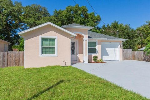 House in Tampa, Florida 3 bedrooms, 131.46 sq.m. № 1378416 - photo 3