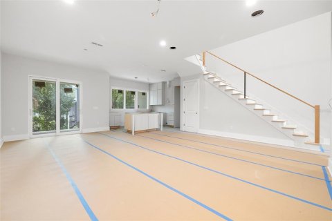 Adosado en venta en Tampa, Florida, 3 dormitorios, 240.8 m2 № 1393130 - foto 8