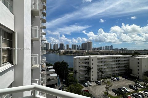 Condominio en alquiler en Aventura, Florida, 1 dormitorio, 93.37 m2 № 1385988 - foto 8