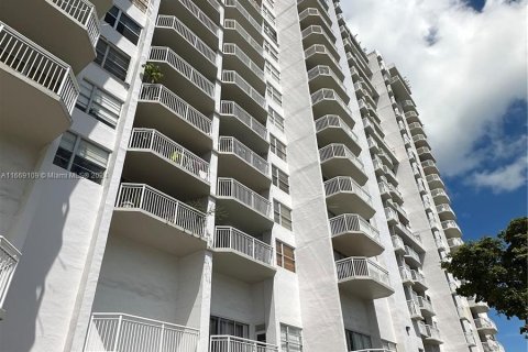 Condominio en alquiler en Aventura, Florida, 1 dormitorio, 93.37 m2 № 1385988 - foto 1