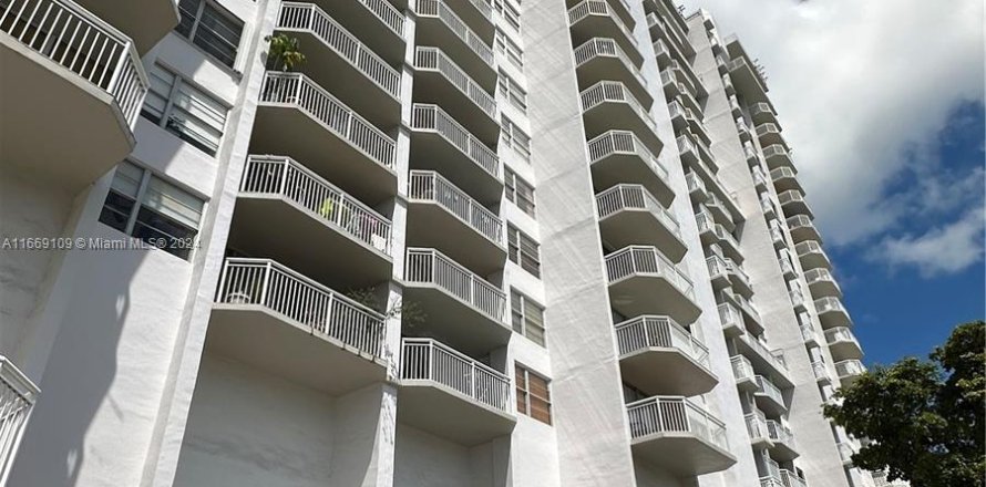 Condominio en Aventura, Florida, 1 dormitorio  № 1385988