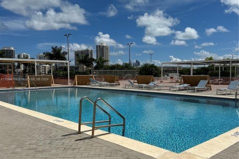 Condominio en alquiler en Aventura, Florida, 1 dormitorio, 93.37 m2 № 1385988 - foto 12