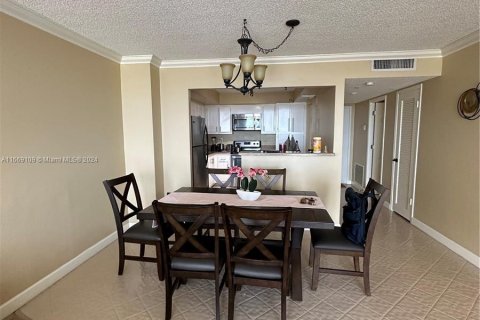 Condominio en alquiler en Aventura, Florida, 1 dormitorio, 93.37 m2 № 1385988 - foto 4