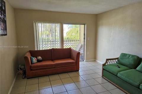 Condo in Lauderdale Lakes, Florida, 2 bedrooms  № 1385986 - photo 1