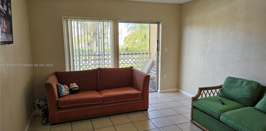 Condo in Lauderdale Lakes, Florida, 2 bedrooms  № 1385986