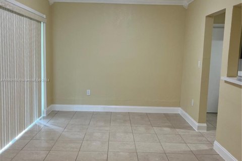 House in Miami Gardens, Florida 3 bedrooms, 148.83 sq.m. № 1385987 - photo 4