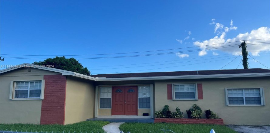 House in Miami Gardens, Florida 3 bedrooms, 148.83 sq.m. № 1385987