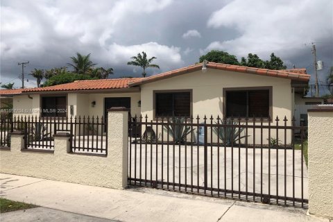 Casa en venta en Hialeah, Florida, 3 dormitorios, 154.12 m2 № 1358979 - foto 5