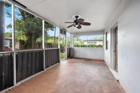 Casa en venta en Lauderhill, Florida, 4 dormitorios, 189.43 m2 № 1228815 - foto 4