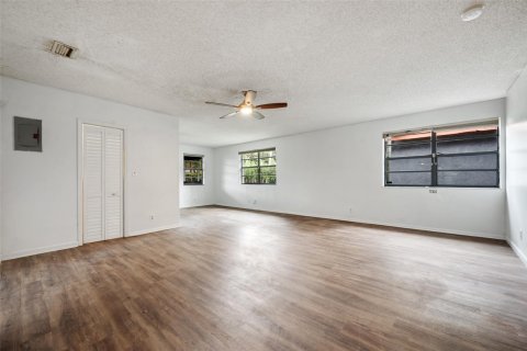 Casa en venta en Lauderhill, Florida, 4 dormitorios, 189.43 m2 № 1228815 - foto 13