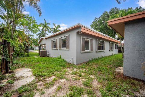 Villa ou maison à vendre à Lauderhill, Floride: 4 chambres, 189.43 m2 № 1228815 - photo 1