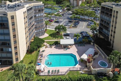 Condo in Lauderhill, Florida, 2 bedrooms  № 1228816 - photo 10