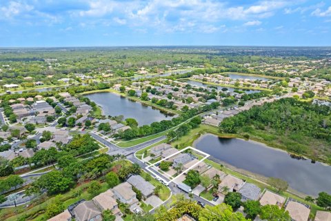 House in Lake Worth, Florida 3 bedrooms, 177.07 sq.m. № 1227880 - photo 10