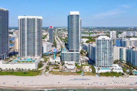 Condo in Hollywood, Florida, 1 bedroom  № 1227741 - photo 4